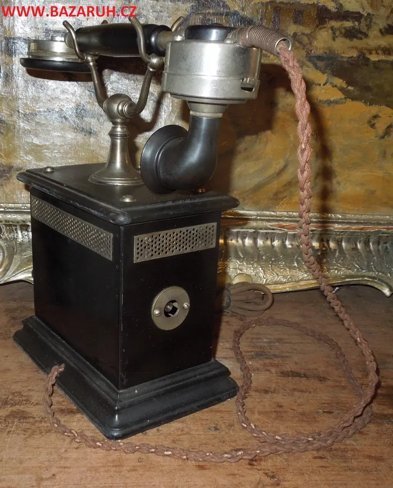 STAROŽITNÝ TELEFON PĚKNÁ DEKORACE