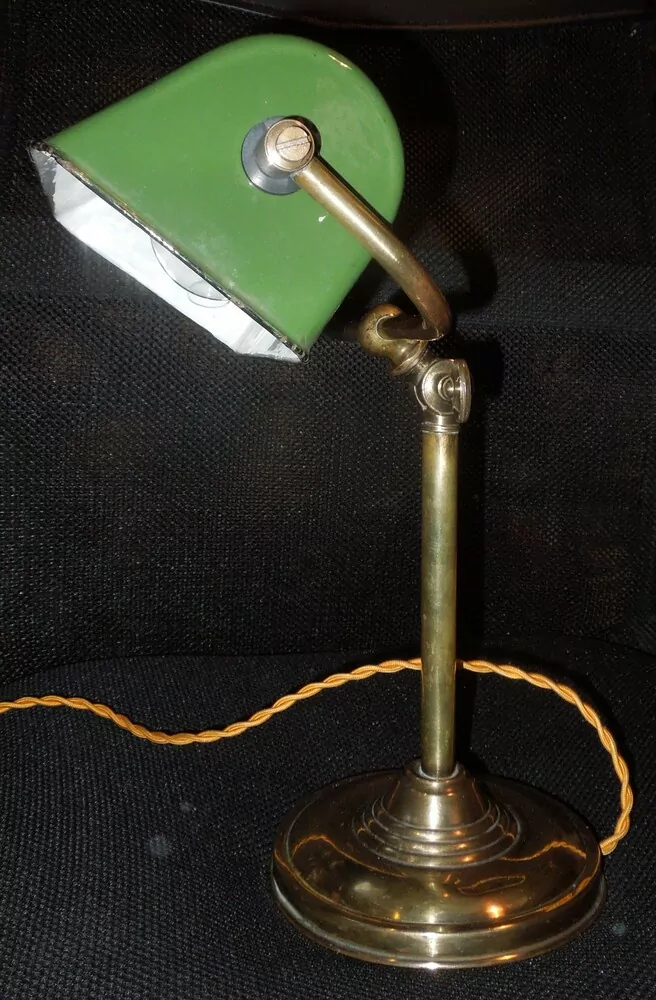 STAROŽITNÁ STOLNÍ LAMPA BANKOVNÍ ELEKTRICKÁ BANKÉŘKA