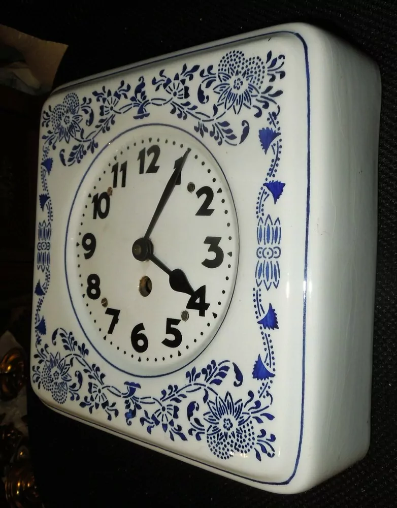 HODINY PORCELÁNOVÉ MOTIV CIBULÁK