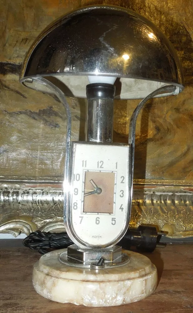HODINY STOLNÍ KRBOVÉ V LAMPIČCE S BUDÍKEM ART DECO