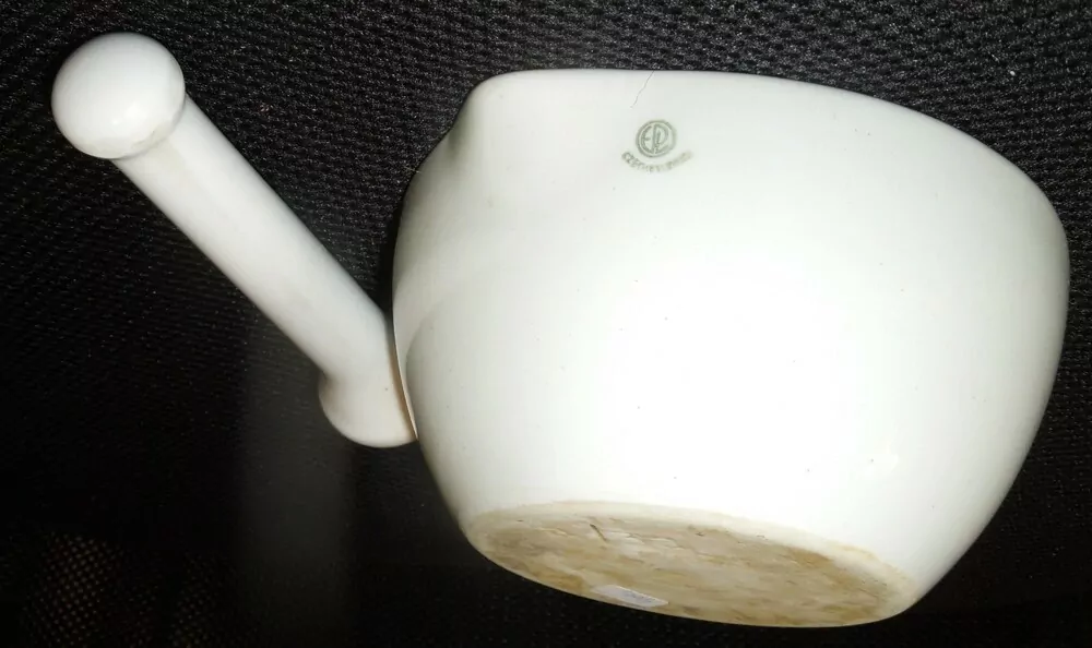 HMOŽDÍŘ PORCELÁNOVÝ