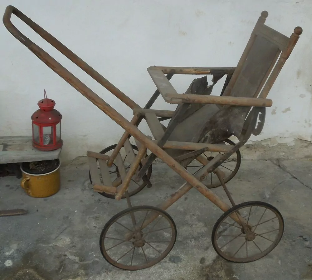 STAROŽITNÝ KOČÁREK