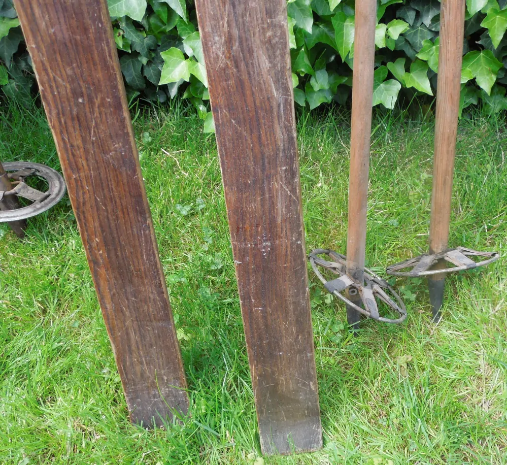 Starožitné dřevěné lyže 210 cm