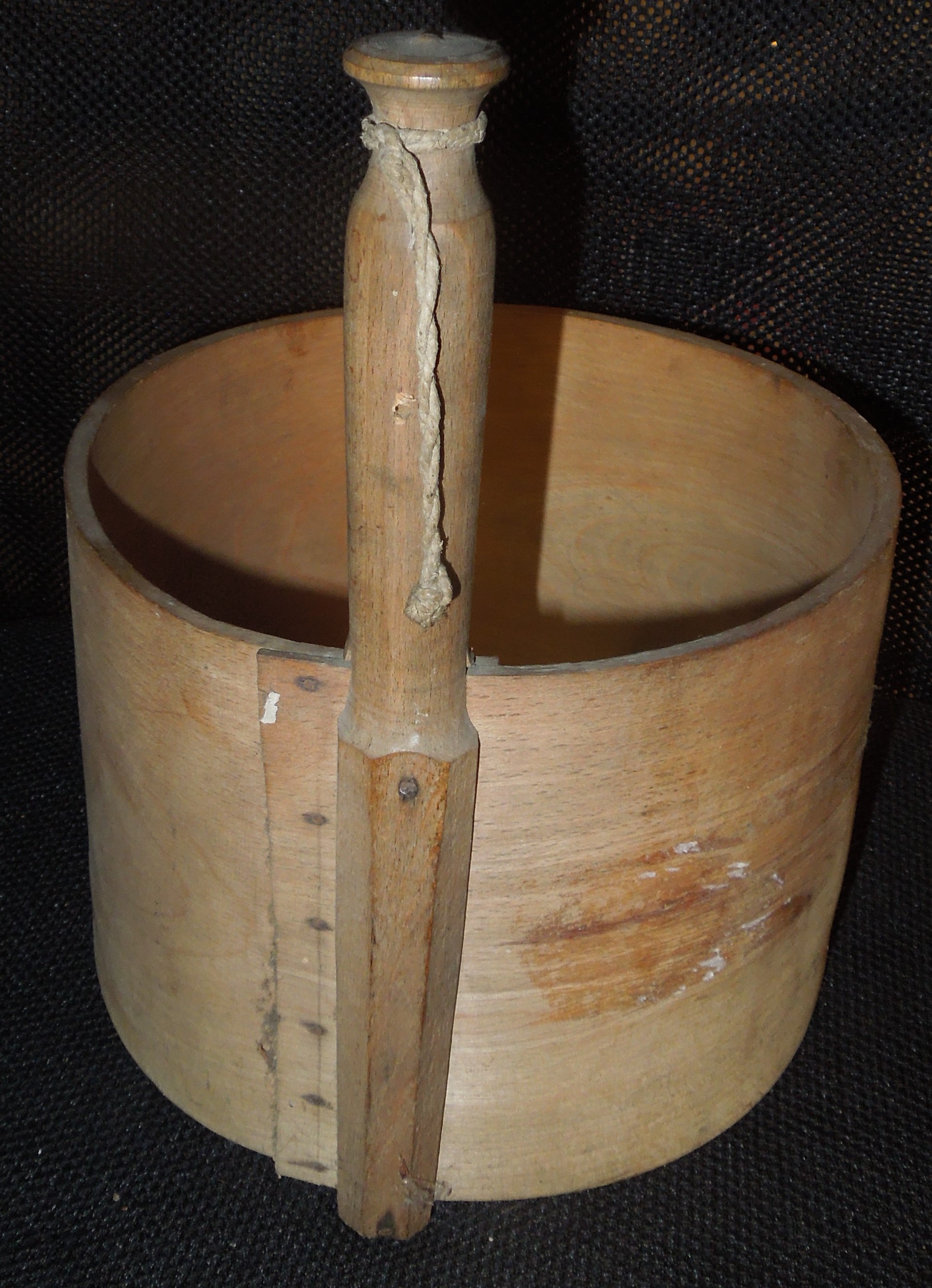 DŘEVĚNÁ NÁDOBA NA MLÉKO NEBO OBILÍ, MOUKU