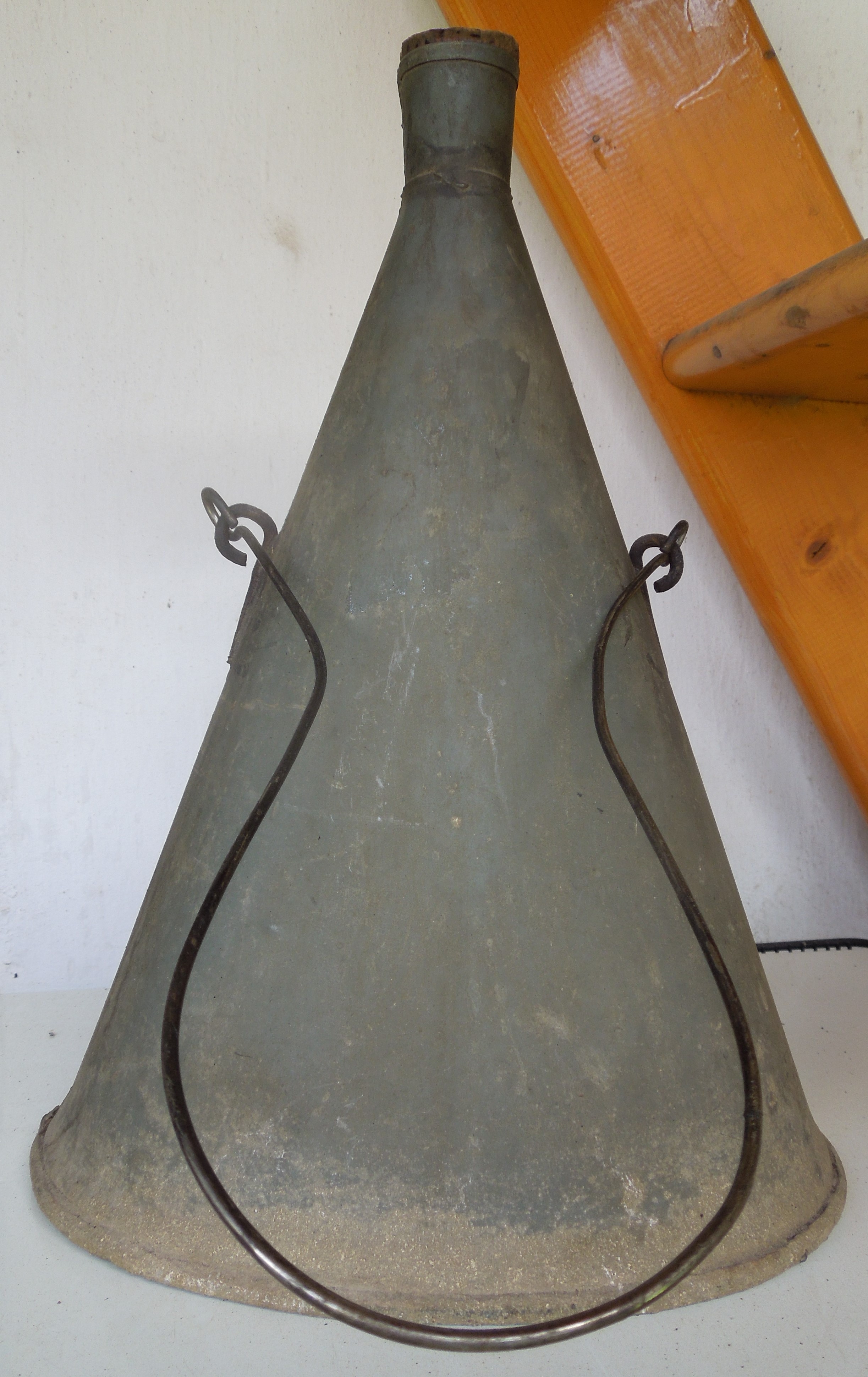 Stará plechová nádoba na petrolej, 34x25x18cm