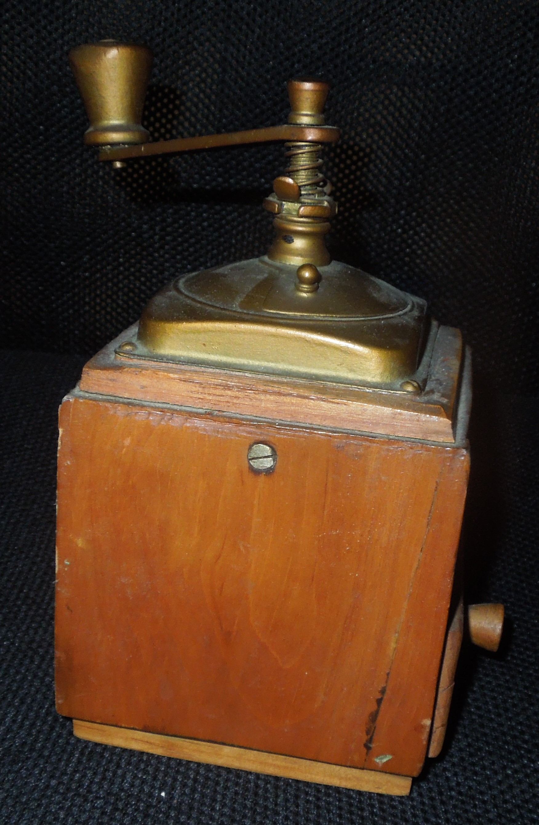 STAROŽITNOST MLÝNEK kafemlýnek , kávomlýnek