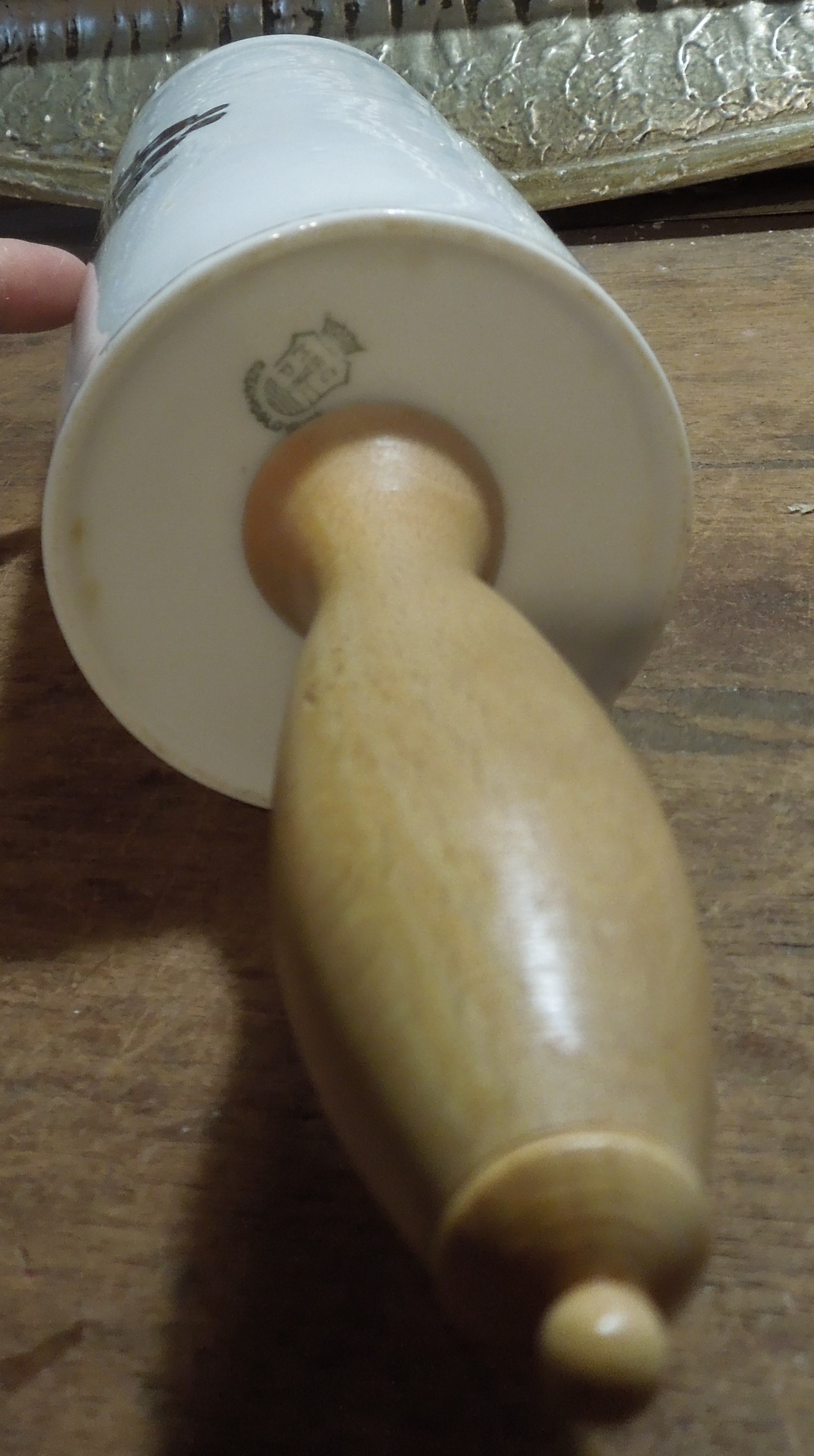 PORCELÁNOVÝ VÁLEČEK ROKOKO