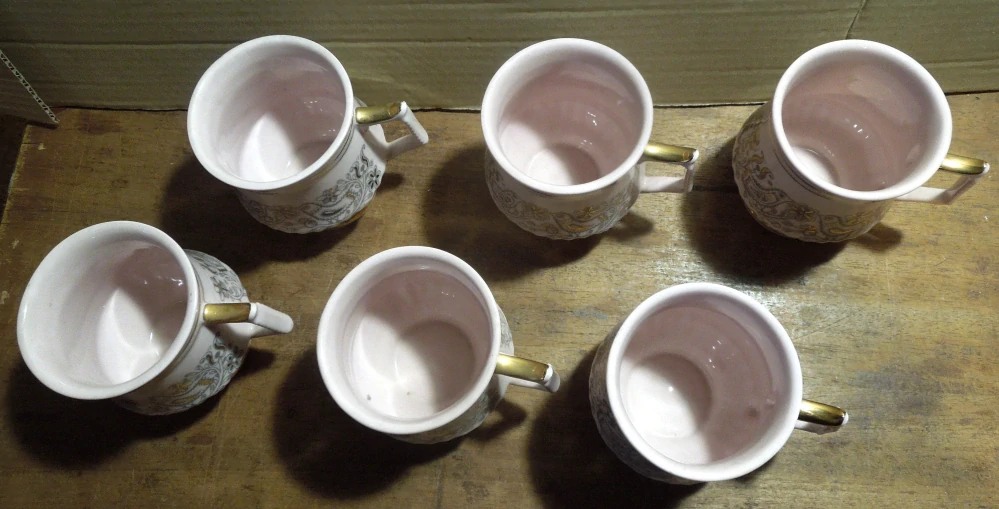 SADA 6 HRNKŮ RŮŽOVÝ PORCELÁN HORNÍ SLAVKOV