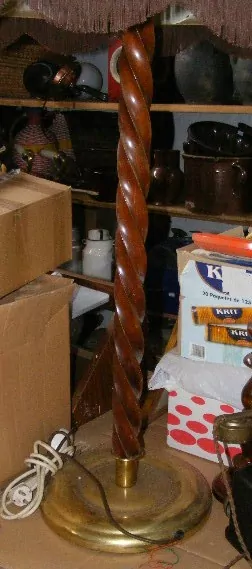 LAMPA STOJACÍ PODLAHOVÁ