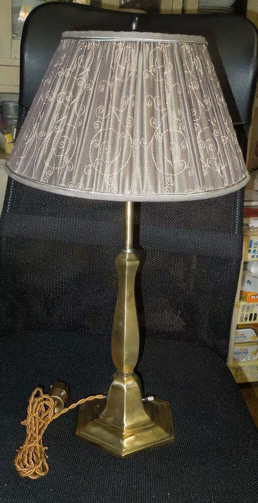 STAROŽITNÁ LAMPA STOLNÍ