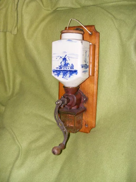 STAROŽITNÝ MLÝNEK KAFEMLÝNEK KÁVOMLÝNEK MLÝNY