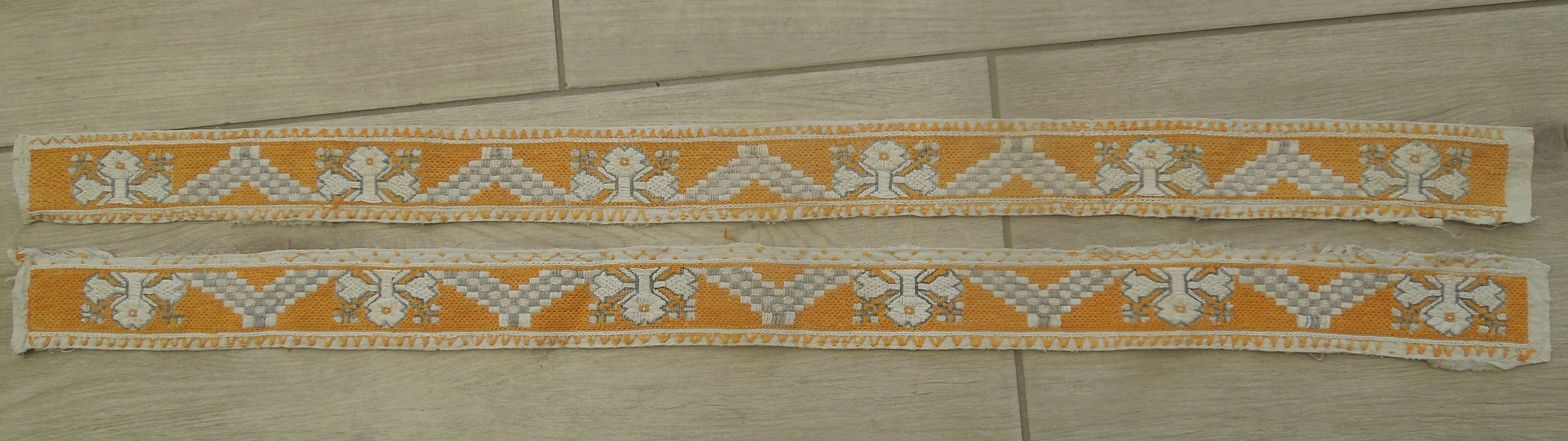 VYŠÍVÁNÍ KE KROJI 2 KS