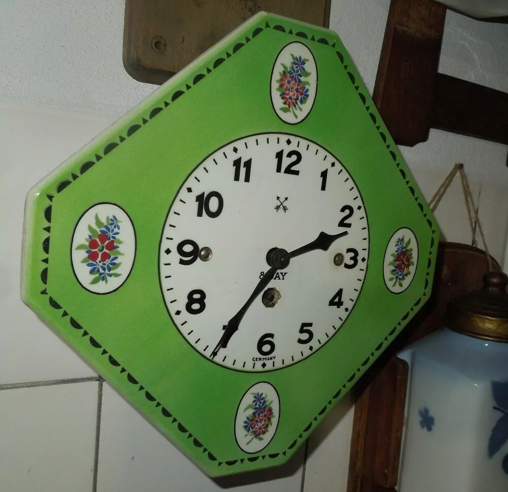 HODINY  PORCELÁNOVÉ KUCHYŇSKÉ ZNAČENÉ 