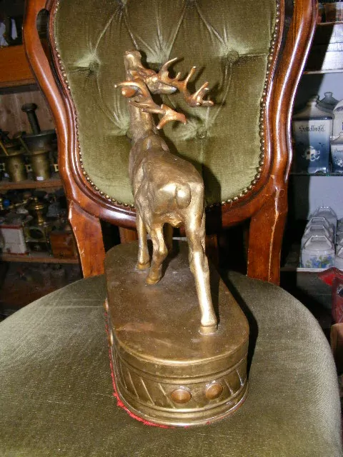 STAROŽITNOST KOMPOZICE JELEN NA PODSTAVCI