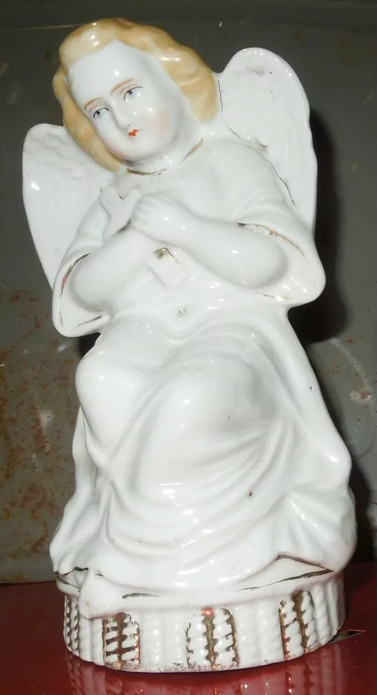 SOCHA SVATÁ PORCELÁN ANDĚL 16,5 CM