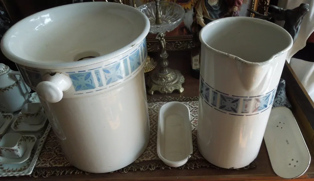 STAROŽITNÝ SMALTOVANÁ MYCÍ SOUPRAVA