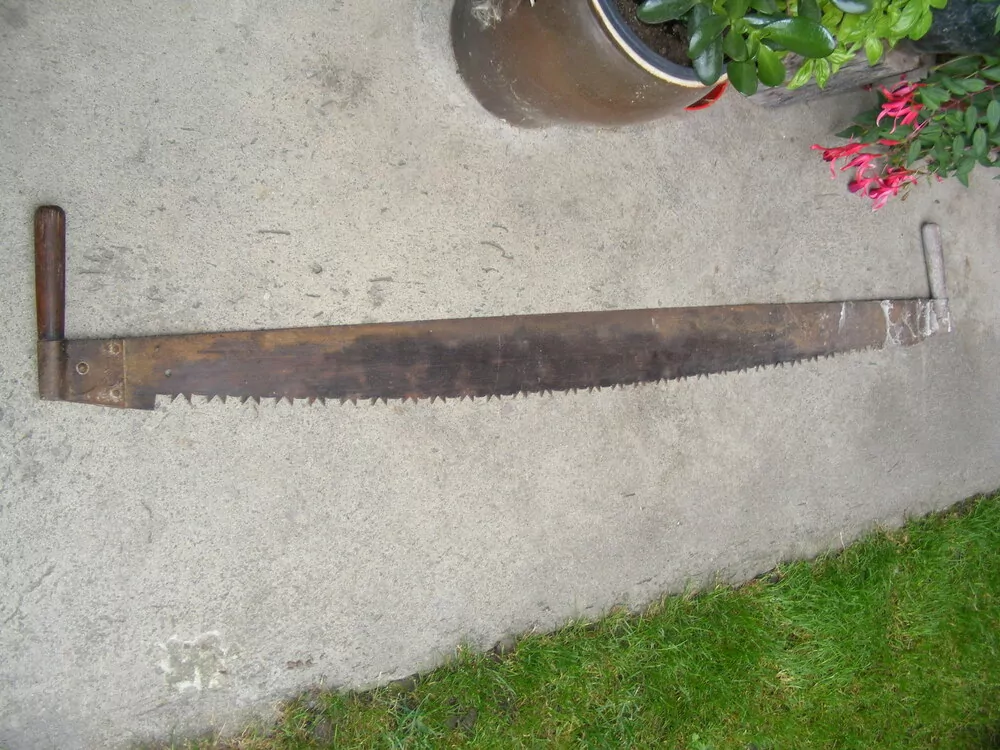 PILA BŘICHATKA DÉLKA 135  CM