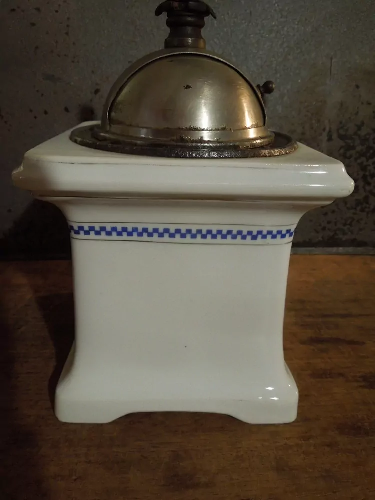 STAROŽITNÝ MLÝNEK KAFEMLÝNEK PORCELÁNOVÝ LEINBROCK PORCELÁNOVÝ