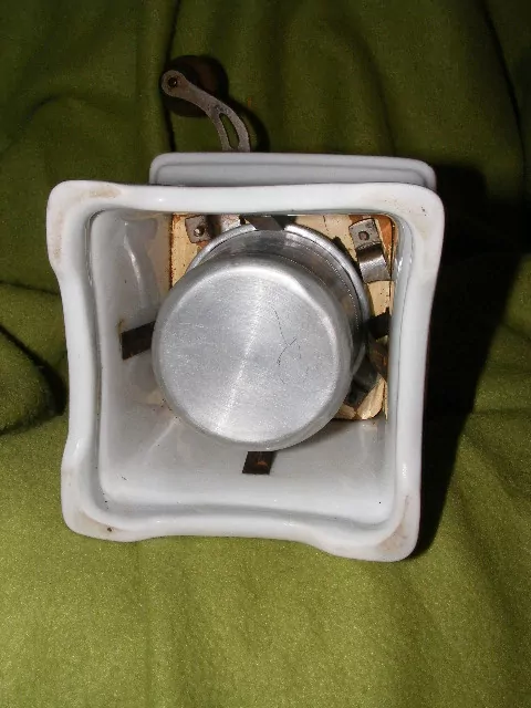 STAROŽITNÝ MLÝNEK KAFEMLÝNEK KÁVOMLÝNEK PORCELÁNOVÝ LEINBROCK RŮŽE