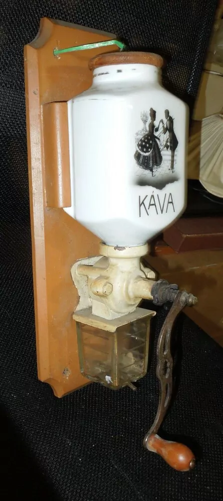 STAROŽITNÝ PORCELÁNOVÝ MLÝNEK ROKOKO