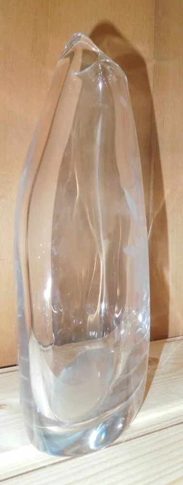 Broušená váza z hutního skla