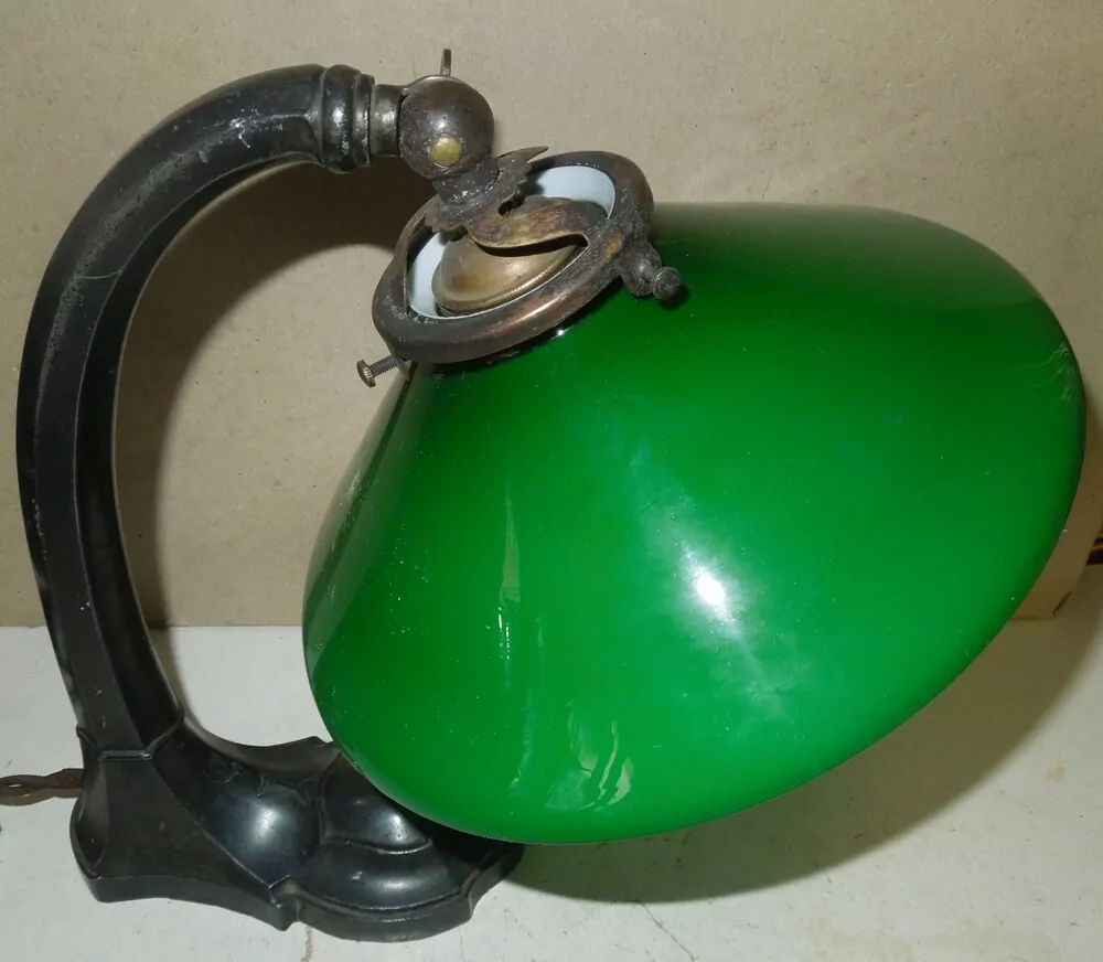 STAROŽITNÁ STOLNÍ LAMPA , LAMPIČKA