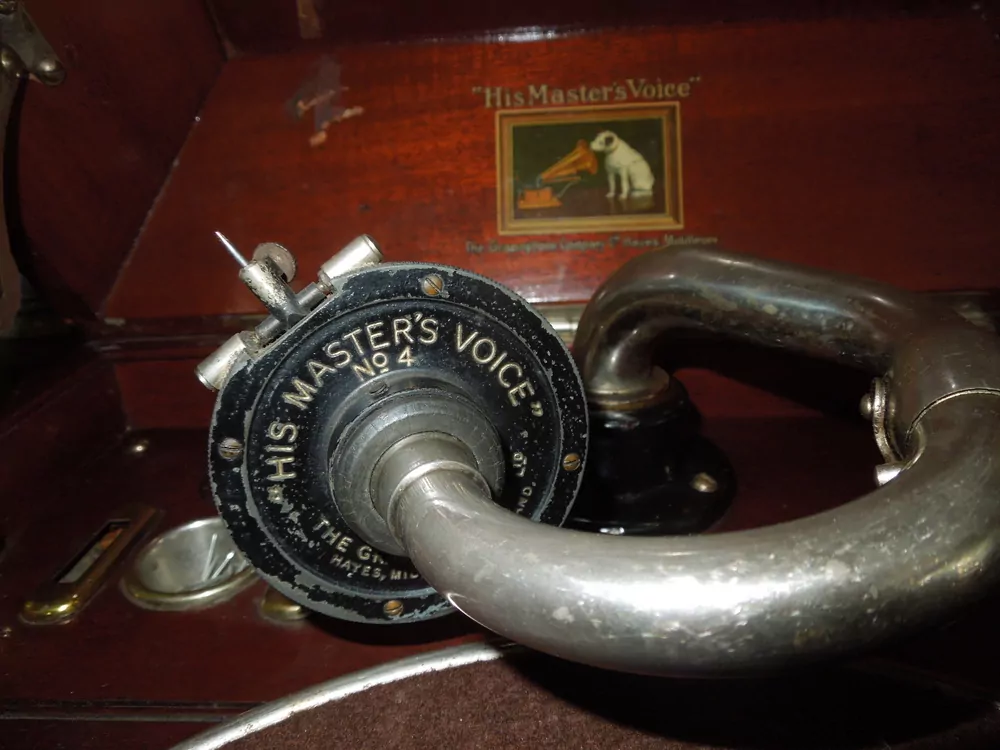 GRAMOFON NA KLIKU His Masters Voice