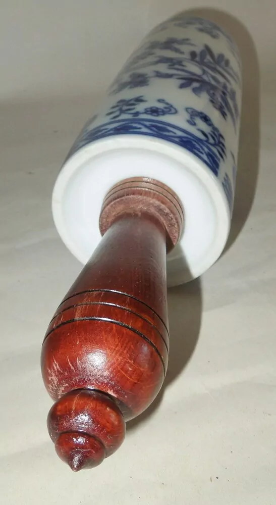 PORCELÁNOVÝ VÁLEČEKCIBULÁK