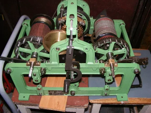 HODINY VĚŽNÍ HODINOVÝ STROJ ! The tower clock ! Die Turmuhr !Zegar wieżowy !