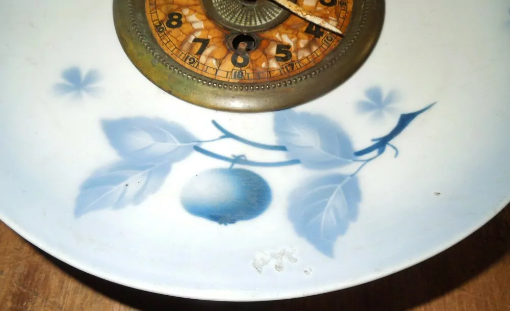 STAROŽITNOST HODINY KUCHYŇSKÉ PORCELÁNKY , PORCELÁNOVÉ NA ZEĎ MODRÉ JABLKA