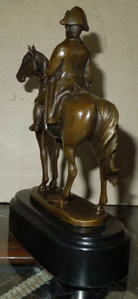 SOCHA Napoleon na koni bronz