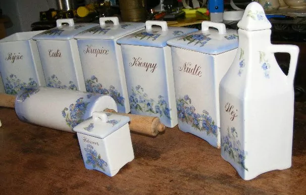 STAROŽITNOST KOŘENKY DOZY SADA KOŘENEK POMNĚNKY