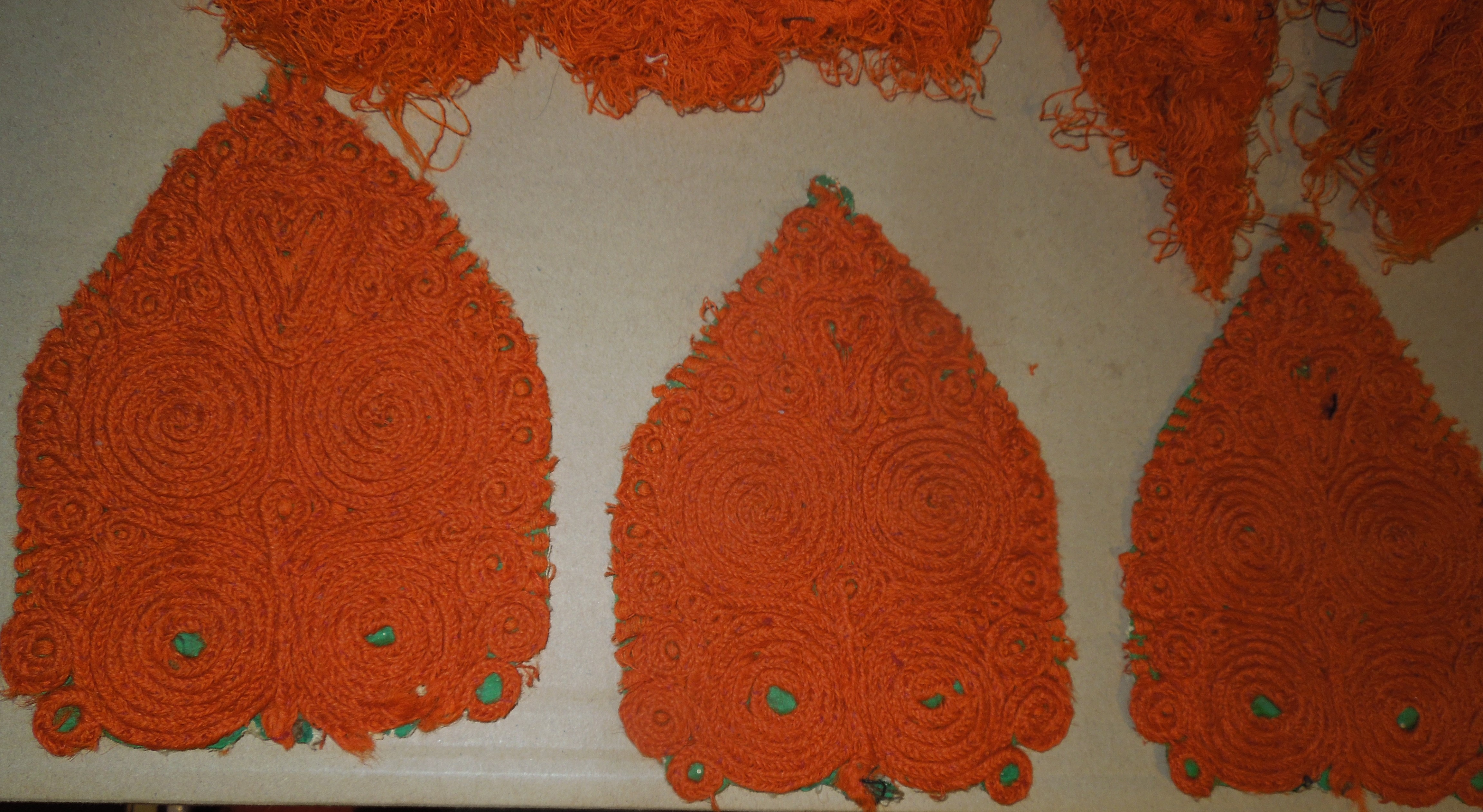 KROJ BAMBULE KE KROJI A CIFROVÁNÍ