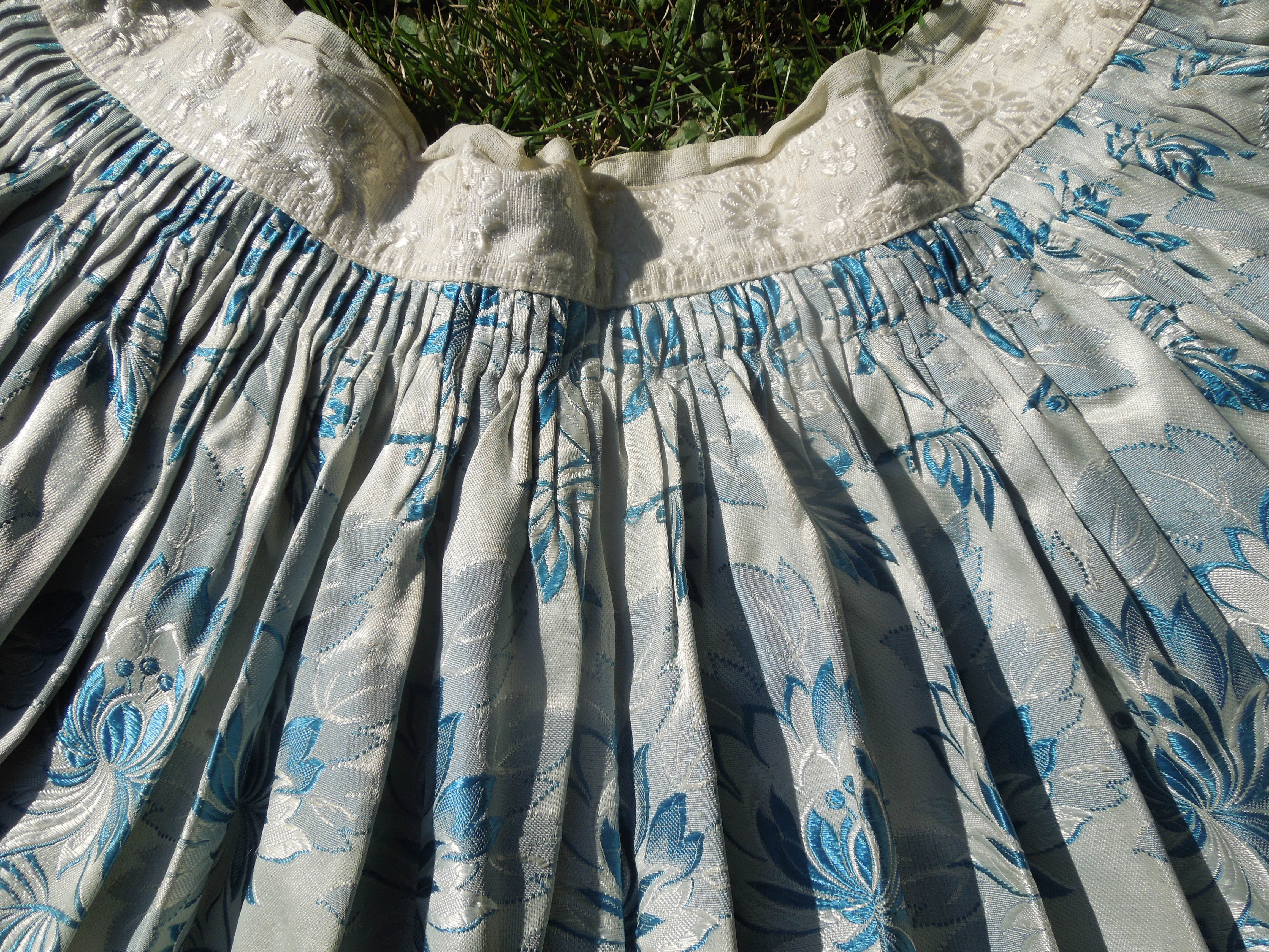 KROJ FĚRTŮŠEK BROKÁTOVÝ STŘÍBRNO TYRKYSOVÝ