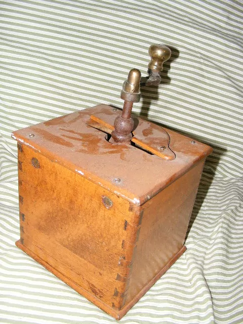 STAROŽITNOST MLÝNEK KAFEMLÝNEK KÁVOMLÝNEK VELKÝ