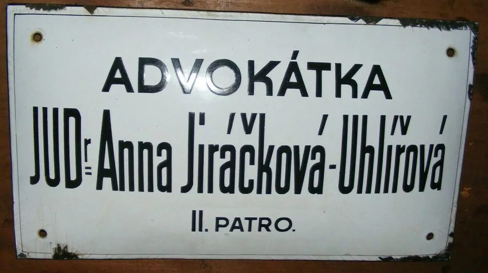 PLECHOVÁ CEDULE SMALTOVÁ ADVOKÁTKA JIRÁČKOVÁ - UHLÍŘOVÁ