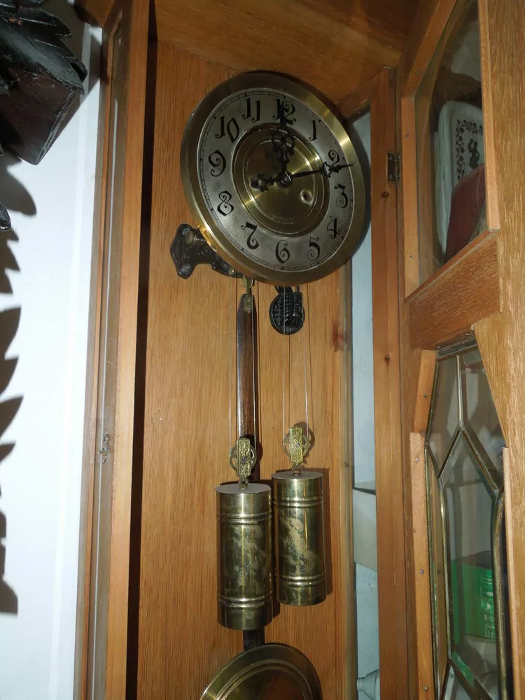 HODINY NÁSTĚNNÉ PÉROVÉ GUSTAV BECKER