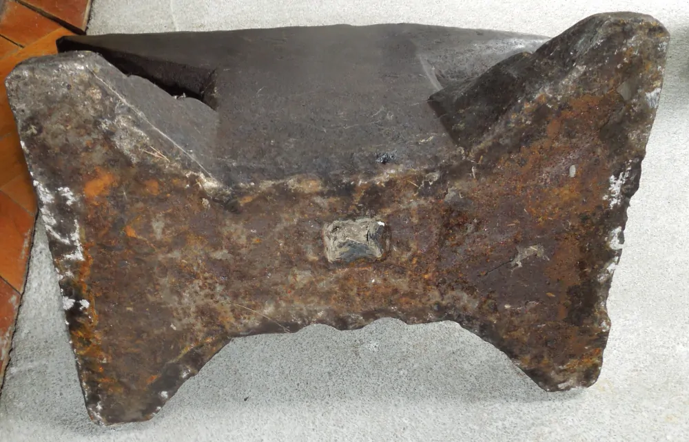 STAROŽITNÁ KOVADLINA