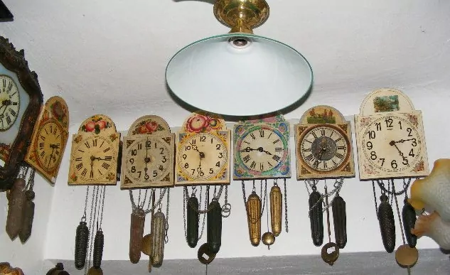 HODINY NÁSTĚNNÉ DVOUZÁVAŽOVÉ