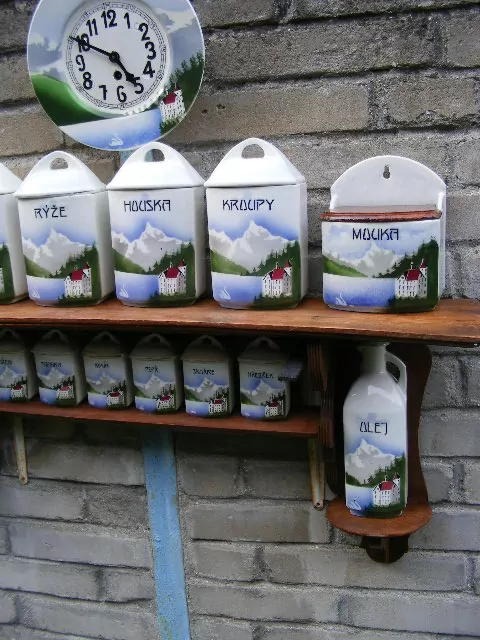 STAROŽITNOST KOŘENKY DOZY KOŘENEK HODINY