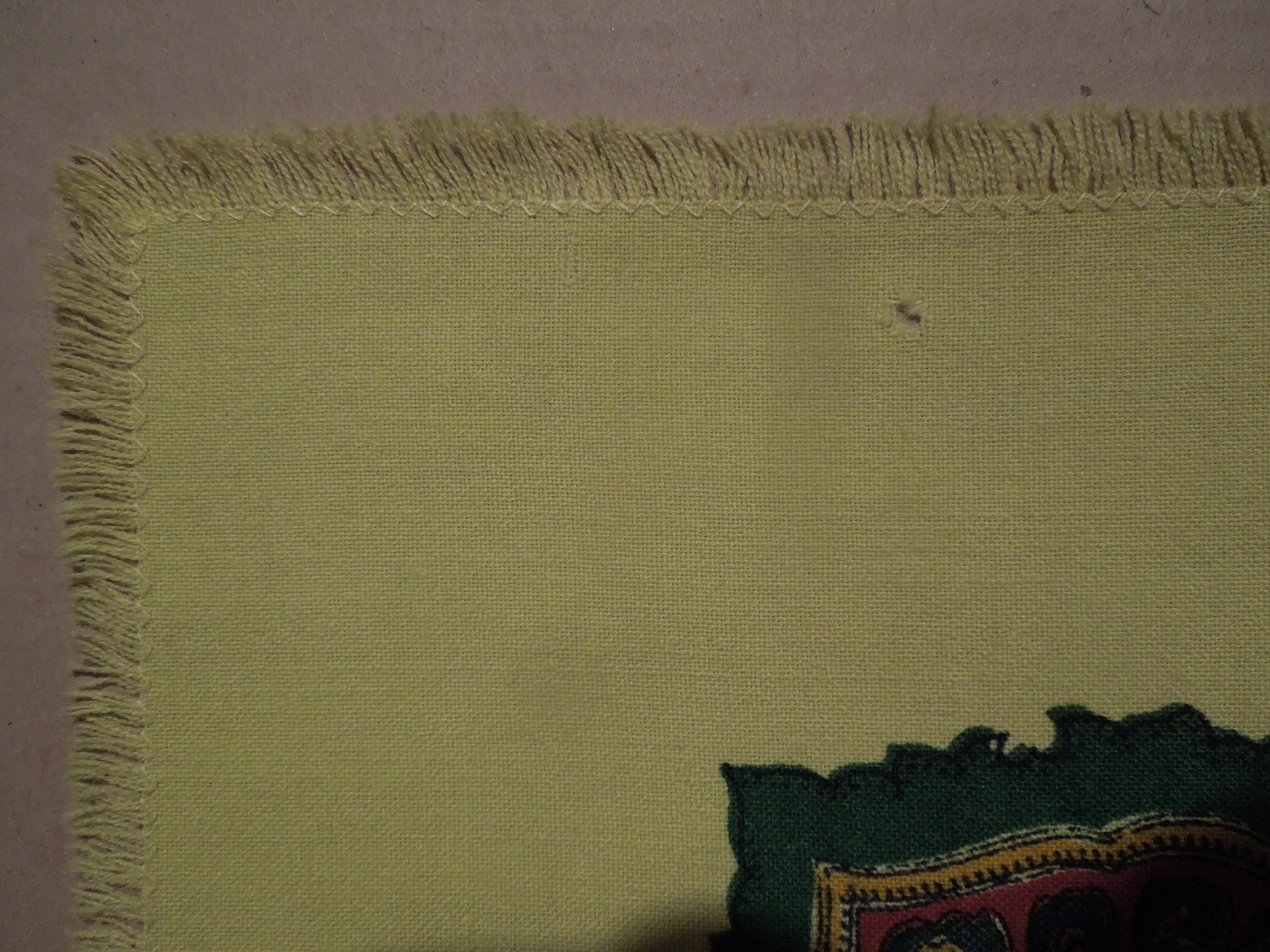 KROJ ŠÁTEK ŽLUTÝ