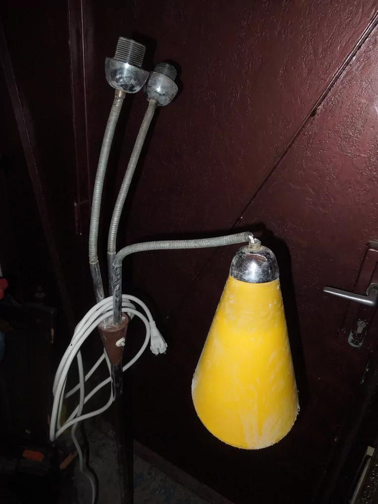 PODLAHOVÁ LAMPA