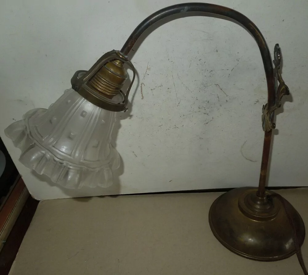 STAROŽITNÁ STOLNÍ LAMPA , LAMPIČKA