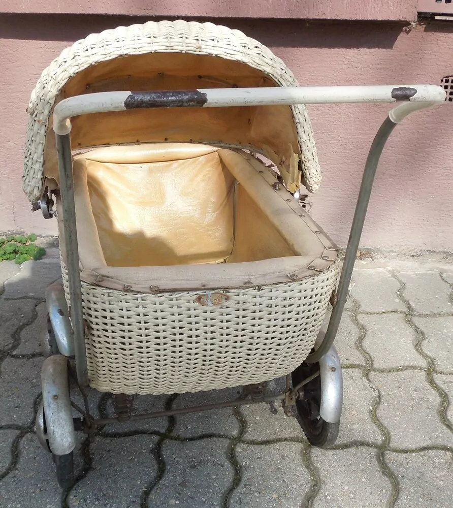 Dětský kočárek pro panenky