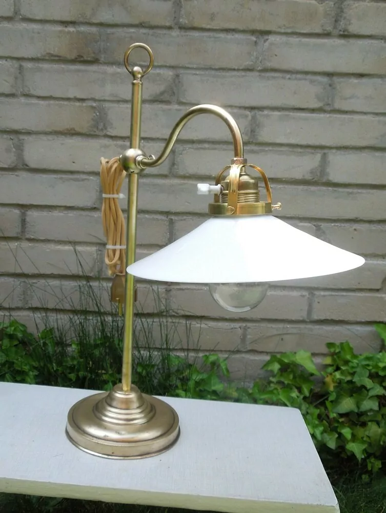 STAROŽITNÁ STOLNÍ LAMPA LAMPIČKA