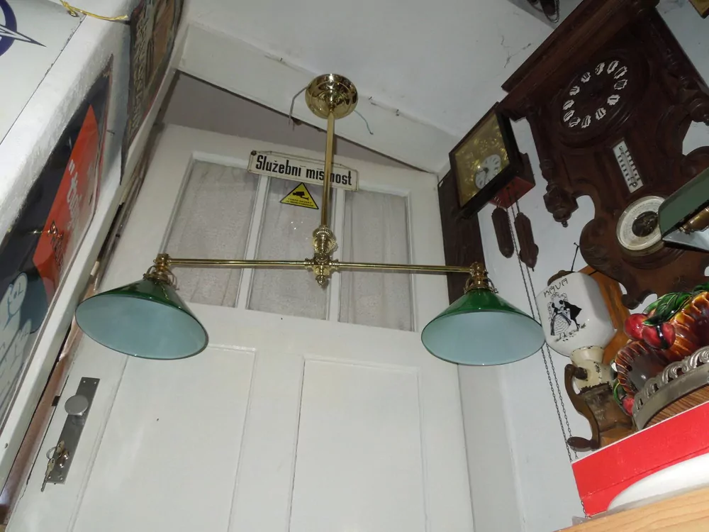 Lustr s 2 stínidla, širmy