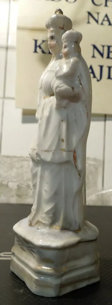 SOCHA SVATÁ PORCELÁN 14,5 CM