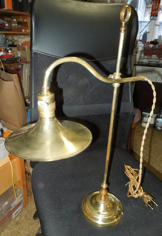 STAROŽITNÁ STOLNÍ MOSAZNÁ LAMPA ELEKTRICKÁ POLOHOVATELNÁ