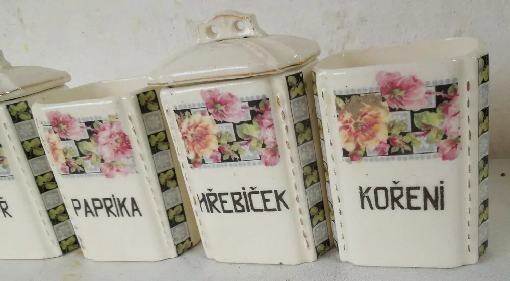 STAROŽITNOST KOŘENKY DOZY MALÉ