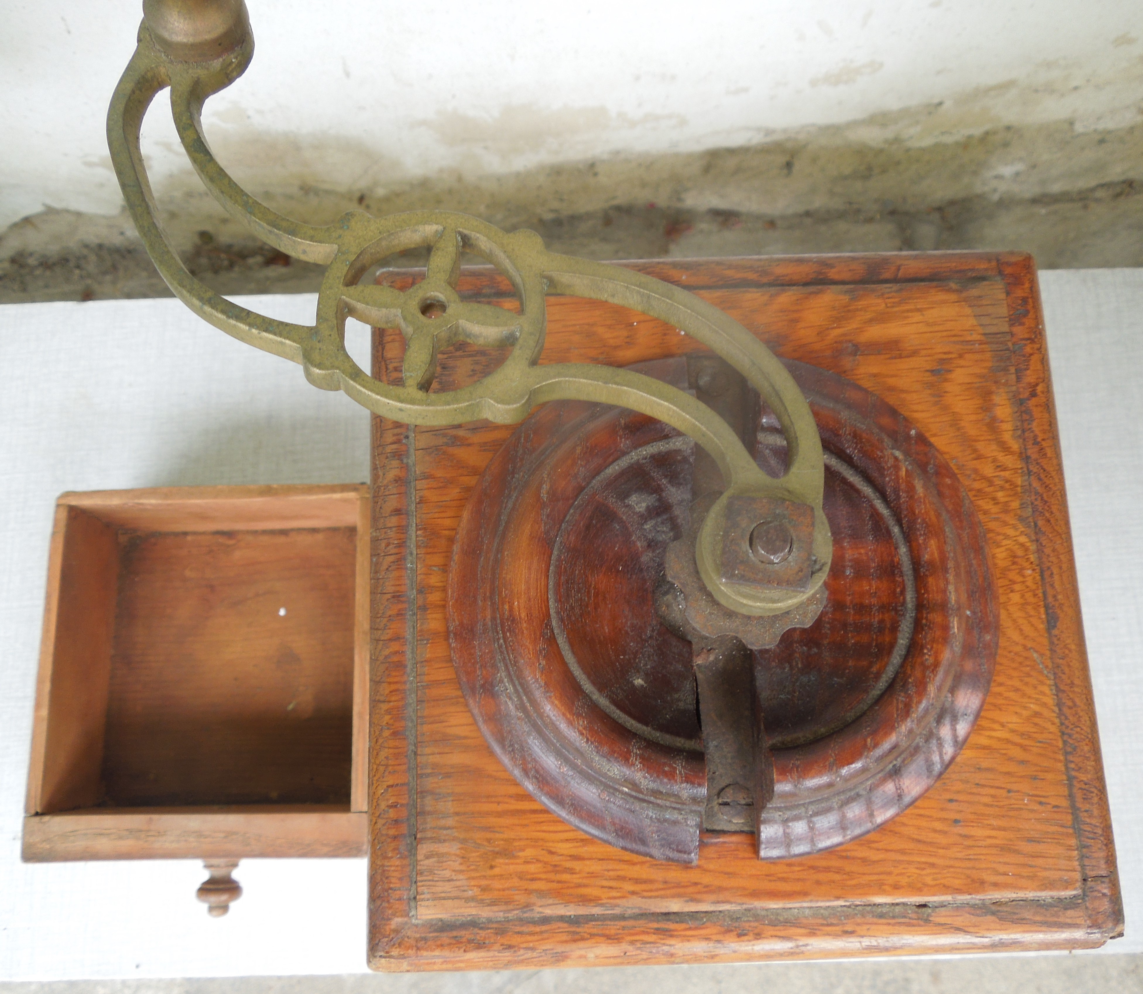 STAROŽITNOST MLÝNEK kafemlýnek , kávomlýnek